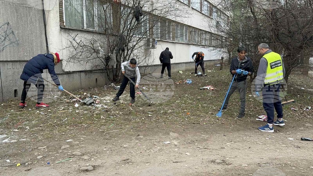 Граждани от кв. “Факултета“ участваха в почистването на квартала, съобщиха от Столичната община