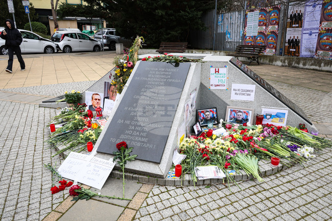 Бургас - паметник на жертвите на комунизма - Алексей Навални - почит