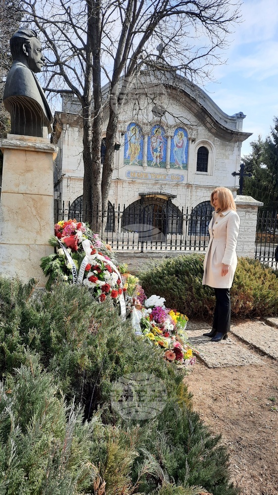 ОА Добрич: Областният управител Й. Костадинова се поклони пред делото и паметта на Апостола