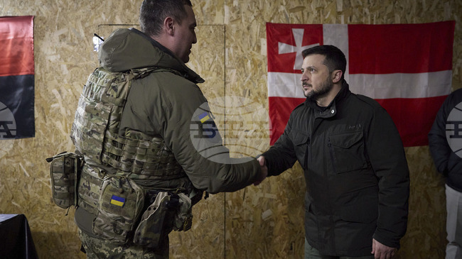 Зеленски съобщи, че е посетил войските на фронтовата линия в Източна Украйна