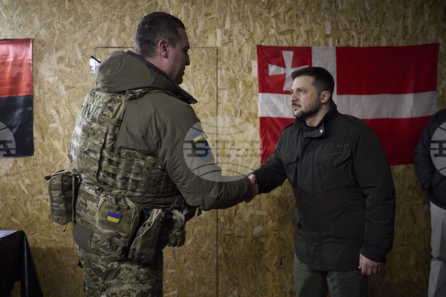 Зеленски съобщи, че е посетил войските на фронтовата линия в Източна Украйна