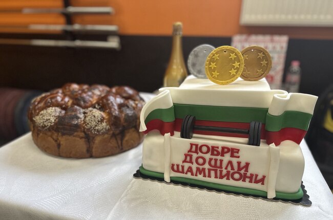 Община Русе: Русе посрещна медалистите от Европейското първенство по вдигане на тежести