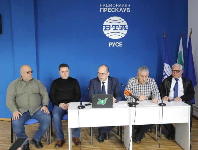 Пресконференция на депутата от партия "Възраждане" адв. Златан Златанов и на общинските съветници от политическата формация в Русе