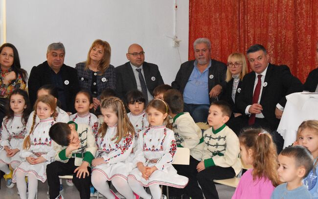 Община Разград: Кметът Добрин Добрев бе гост на тържеството за патронния празник на ДГ”Васил Левски”