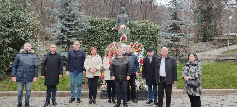 Нинова в Пловдив: Идеалът на Апостола още не е изпълнен. В дълг сме към него