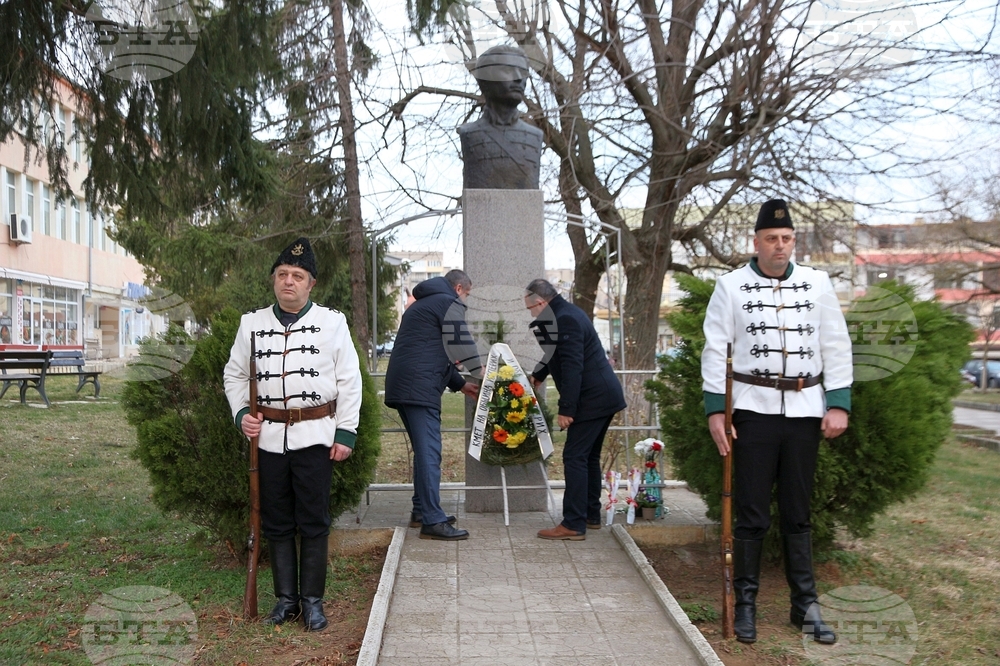 Исперих се преклони пред Апостола