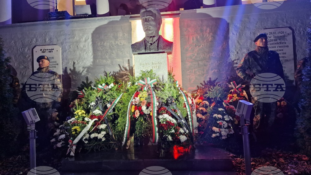 Смолянчани се поклониха пред величието и саможертвата на Апостола на свободата
