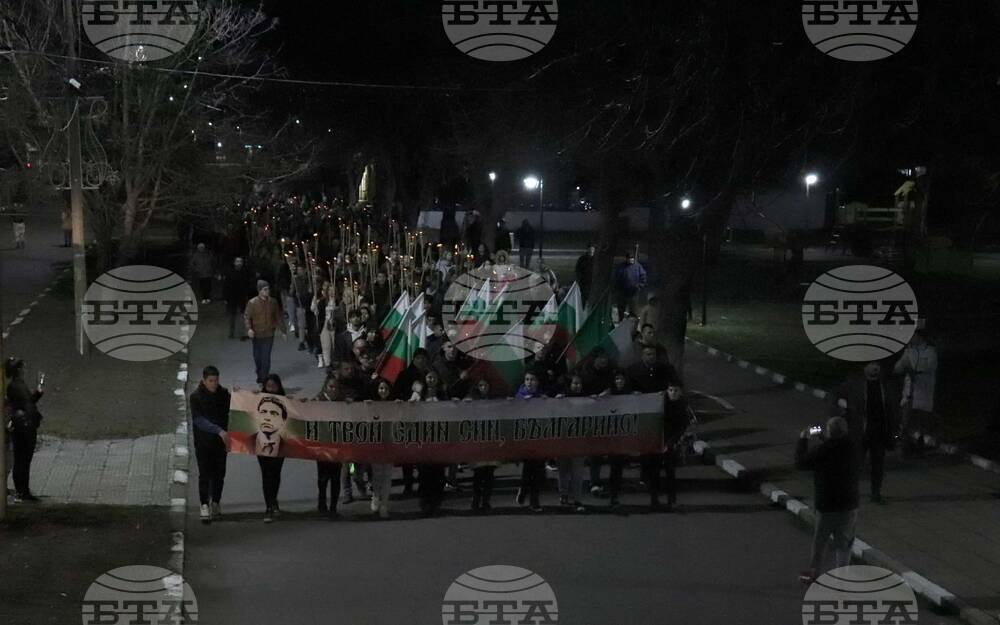 Стотици се включиха във факелно шествие-поклонение в памет на Васил Левски в Стралджа