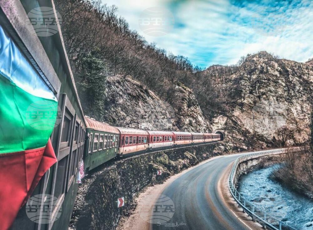 Competition Protection Commission Challenges Transport Ministry's Decision to Buy 20 Trains