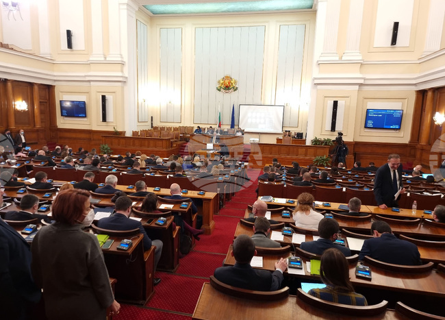Парламентът прие на първо четене проектобюджета на Държавното обществено осигуряване за 2022 г.


