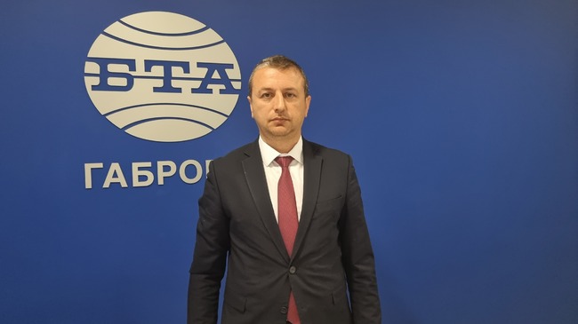 Волята на 604 хил. българи за референдум бе погазена, каза депутатът от „Възраждане“ Даниел Петров в Габрово