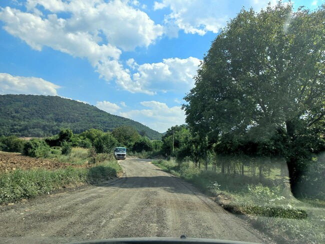 Кметът на Мездра настоява за спешен ремонт на три отсечки, използвани за обходи на пътя Мездра-Ботевград