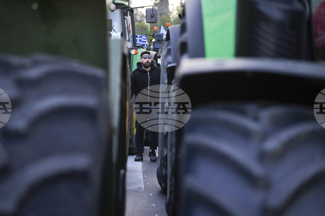 Фермерските протести в Гърция се разрастват с нови пътни блокади, очаква се днес да затворят граничен пункт Промахон