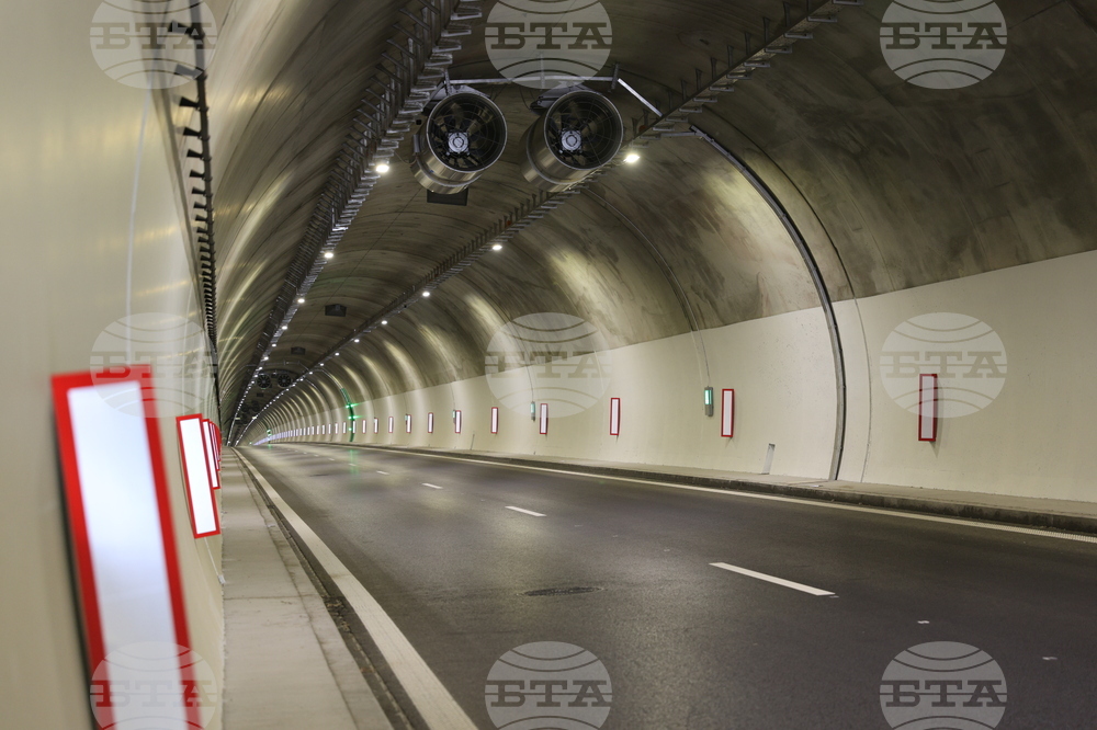 Удължава се ограничението на движението през тунел „Железница“ в посока София до 9:00 часа на 29 януари, съобщиха от АПИ