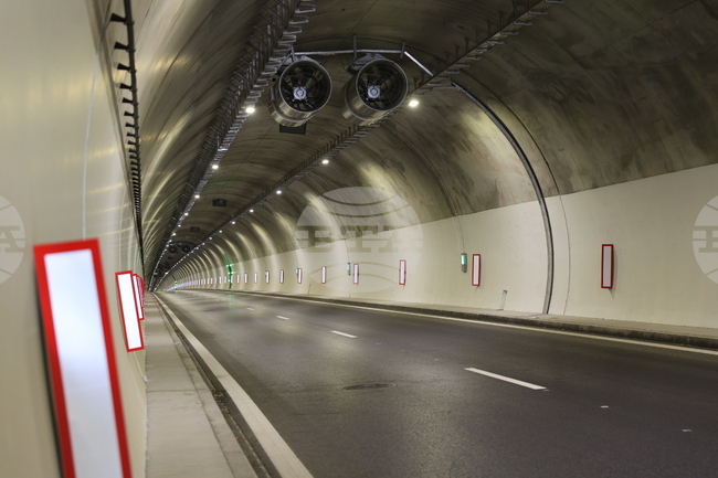 Удължава се ограничението на движението през тунел „Железница“ в посока София до 9:00 часа на 29 януари, съобщиха от АПИ