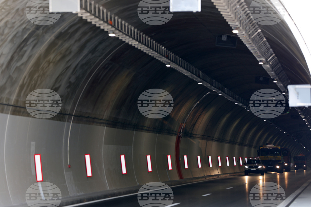 От 19:00 часа днес до 6:00 часа утре ще бъде ограничено движението в посока „Кулата“ през тунел „Железница“, информират от АПИ