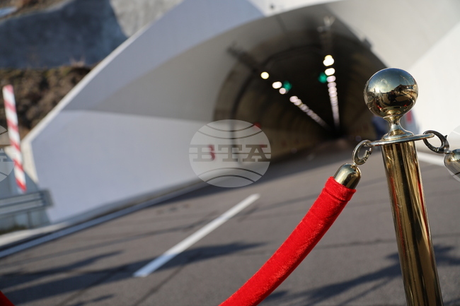 Ограничават поетапно движението в тунел "Железница" заради анализ на пътната настилка 