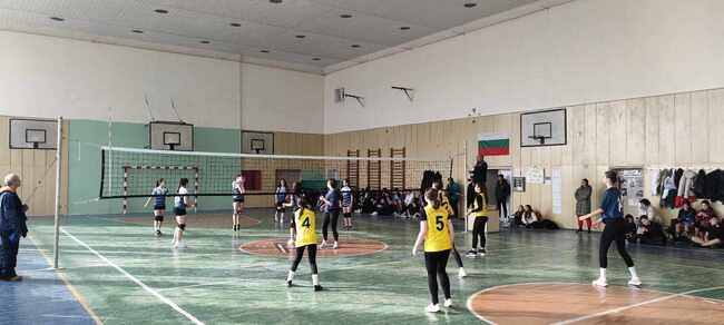 Община Хасково: Резултати от срещите от Общинските ученически игри по волейбол днес