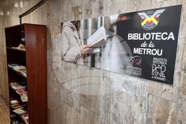 Румъния - Букурещ - метро - книги