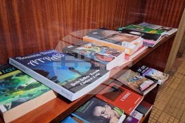 Румъния - Букурещ - метро - книги