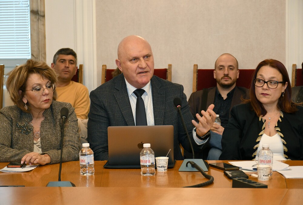 Министерство на образованието и науката: Обсъждат се мерки в подкрепа на учители и училища от райони с концентрация на деца от уязвими групи