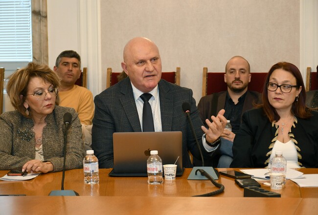 Министерство на образованието и науката: Обсъждат се мерки в подкрепа на учители и училища от райони с концентрация на деца от уязвими групи