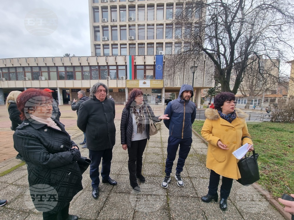 Кметове на села от Община Кюстендил търсят съдействие от областния управител заради честото спиране на електричеството в селата им