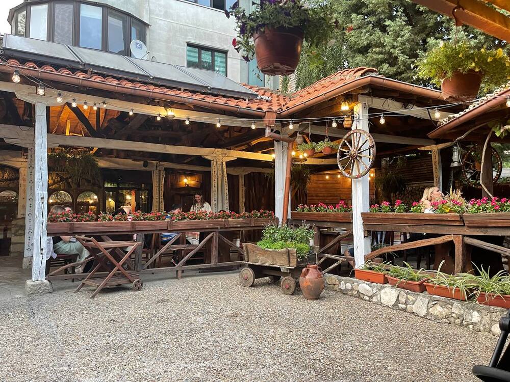 Some Restaurant Owners Keep Protests Going with Demand for Lower VAT