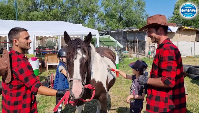 Безплатни летни занимания с коне започнаха в Перник