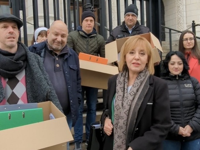 Манолова: Промяната на договорните условия на единия оператор е първа малка победа