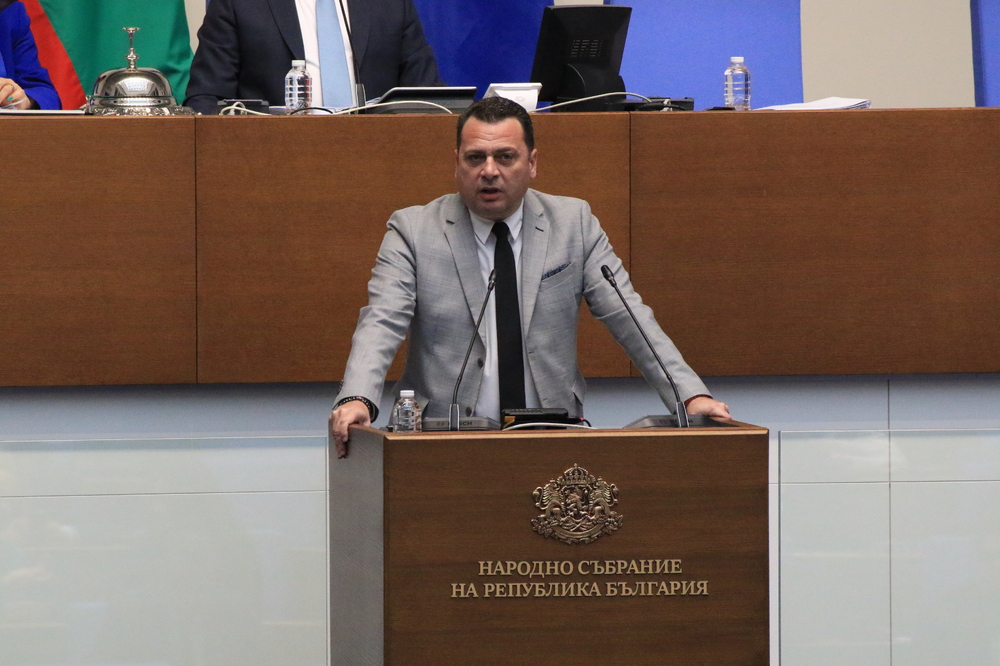 Иван Ченчев: В Западните покрайнини има асимилация на българщината, Мария Габриел да реагира