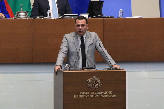 Иван Ченчев: В Западните покрайнини има асимилация на българщината, Мария Габриел да реагира