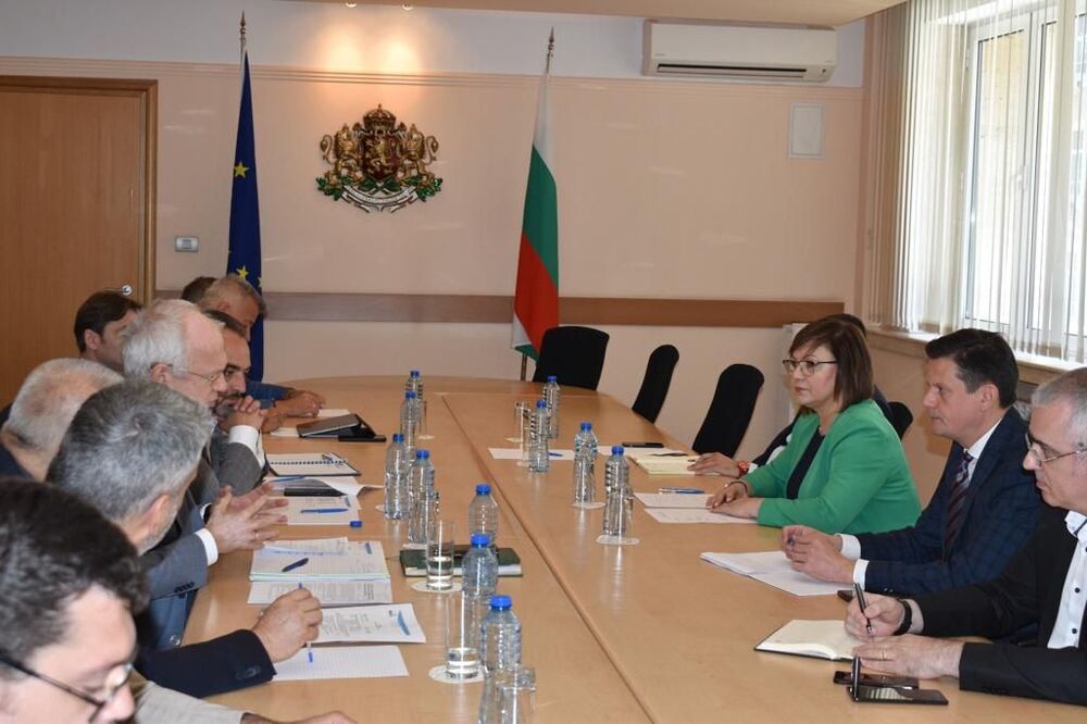 Нинова на среща с работодателите: Имаме рекорден ръст на промишлено производство и очакваме да вдигате заплатите