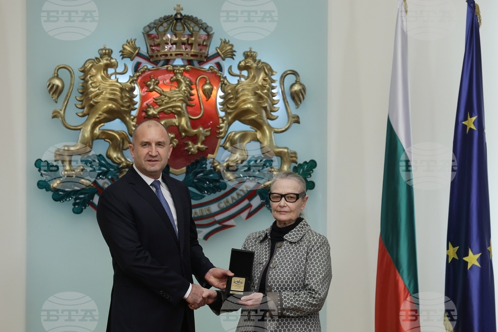 Actress Tsvetana Maneva Receives President's Badge of Honour
