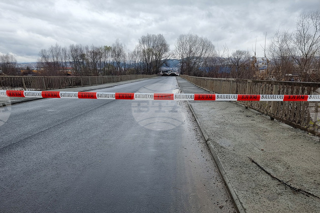Заради разлив на река Вит временно е затворена пътна връзка край Плевен в посока към завод „Рубин“