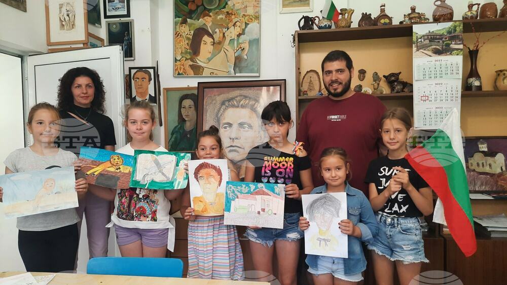 С тържество пред паметника на Левски и детски рисунки в Берковица отбелязаха 185-тата годишнина на Апостола