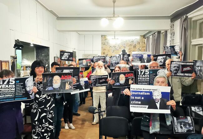 СБЖ: „Освободете Асанж! Журналистиката не е престъпление!”, прозвуча в СБЖ на проява в защита на основателя на „Уикилийкс” 