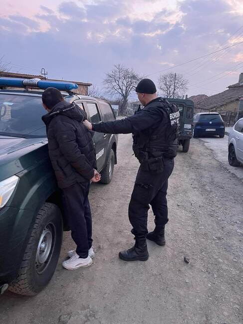 ГД „Гранични полиция“ разкри и задържа голяма престъпна група за незаконно превеждане на мигранти