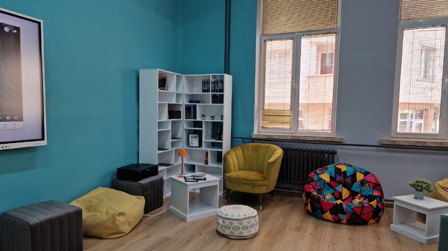 МОН: Обновени са 577 класни стаи за хуманитарни науки по програма на МОН