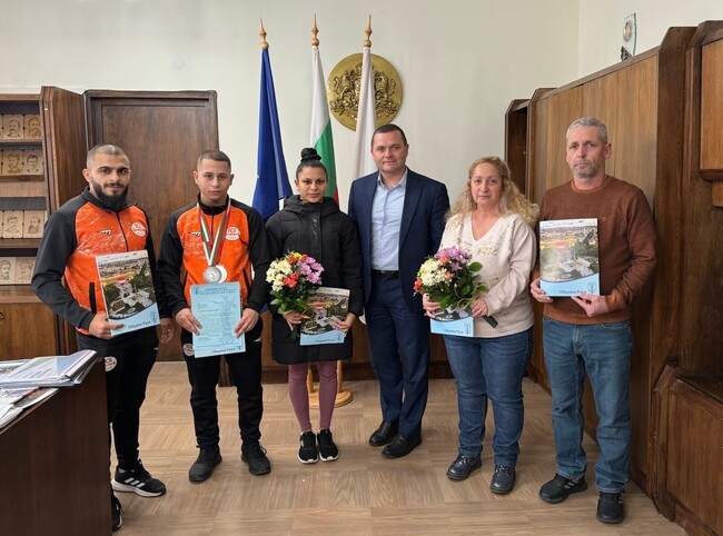Община Русе: Кметът Пенчо Милков награди медалистите на ТСК – Русе