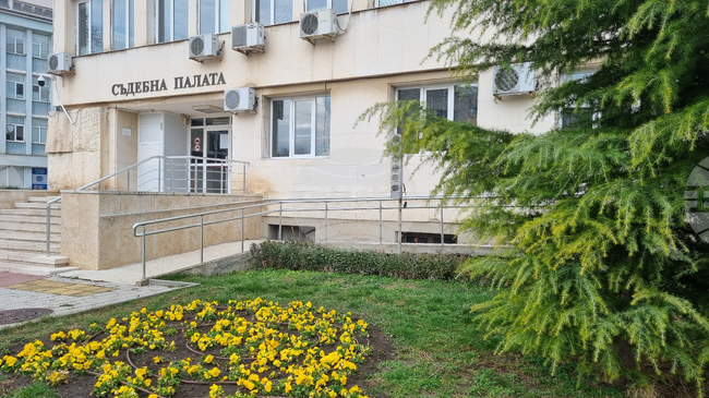 Съдът в Търговище наложи три месеца лишаване от свобода условно на 19-годишна за неправомерен достъп до чужд профил в социална мрежа