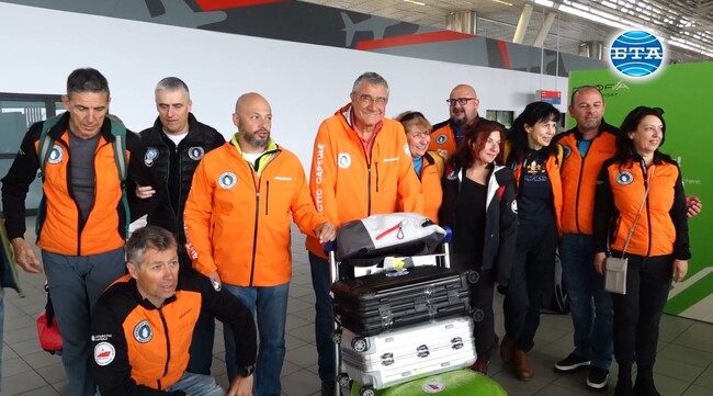 Лабораторията на българската база на Антарктида е почти завършена и се изпълняват 12 научни проекта, каза за БТА проф. Христо Пимпирев