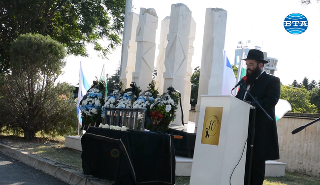 С възпоменателна церемония почетоха паметта на жертвите от атентата на летище Бургас