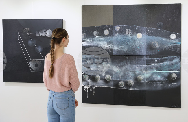 Варна - Галерия Ларго - изложба „Квадрати на зимата“ 