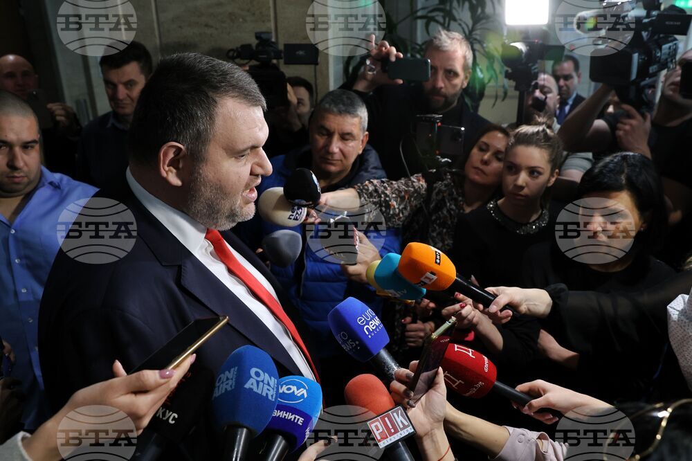 Парламент - кулоари - Делян Пеевски - брифинг