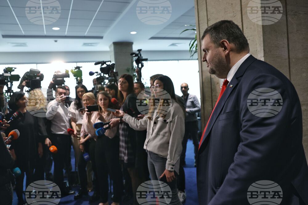 Парламент - кулоари - Делян Пеевски - брифинг