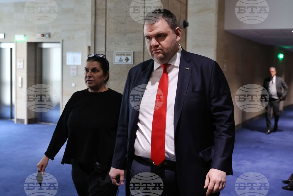 Парламент - кулоари - Делян Пеевски - брифинг