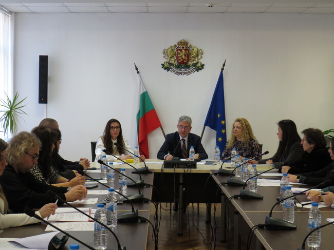 Областна администрация Шумен: Държавният план-прием в училищата в област Шумен за следващата учебна година беше одобрен от Постоянната комисия по заетостта 