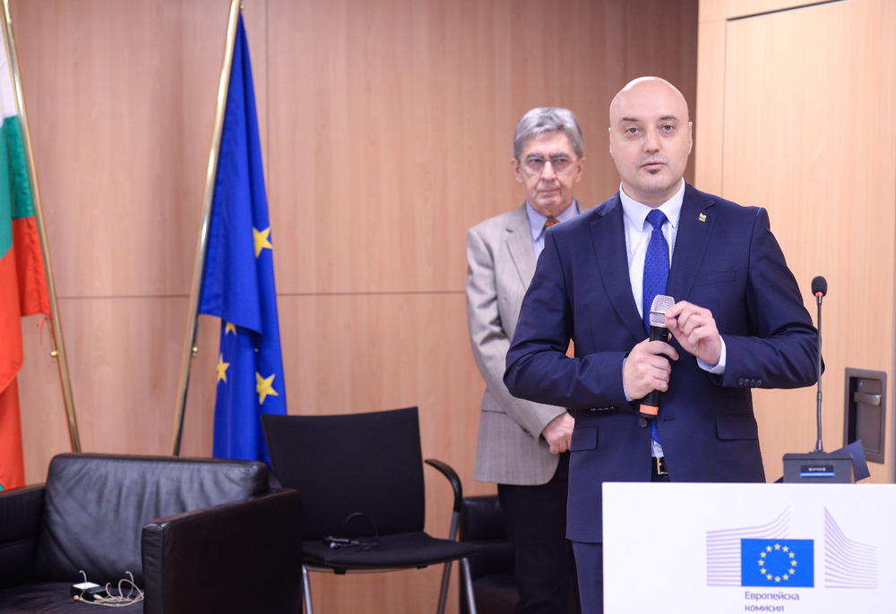 Министър Славов: Време е за осъдителни присъди за корупция