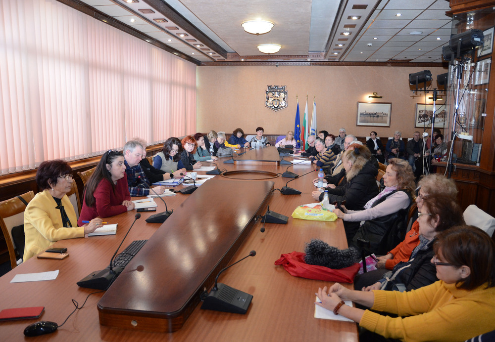 Заместник-кметът Снежана Апостолова: Община Варна ще възложи текущи ремонти на 15 пенсионерски клуба